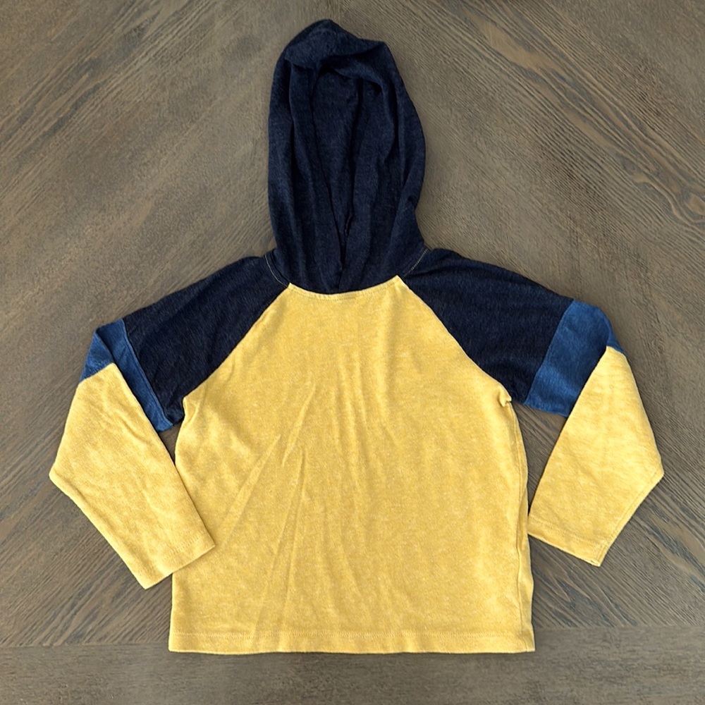 5/$25 Old Navy boys long sleeve hooded shirt